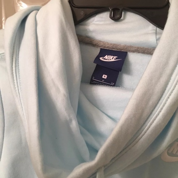 Cropped Nike hoodie - Picture 2 of 3